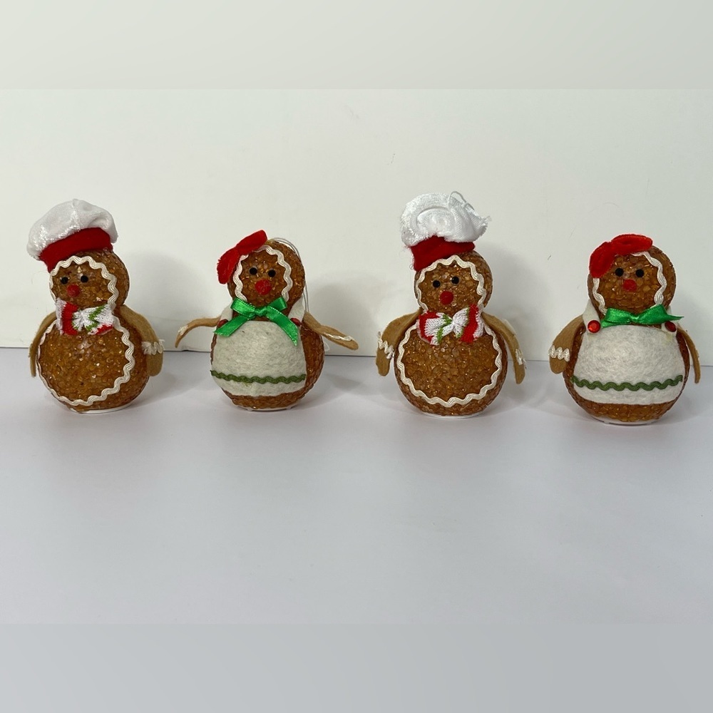Color Changing Set of 4 Plastic Popcorn Gingerbread Men Women Christmas Ornament